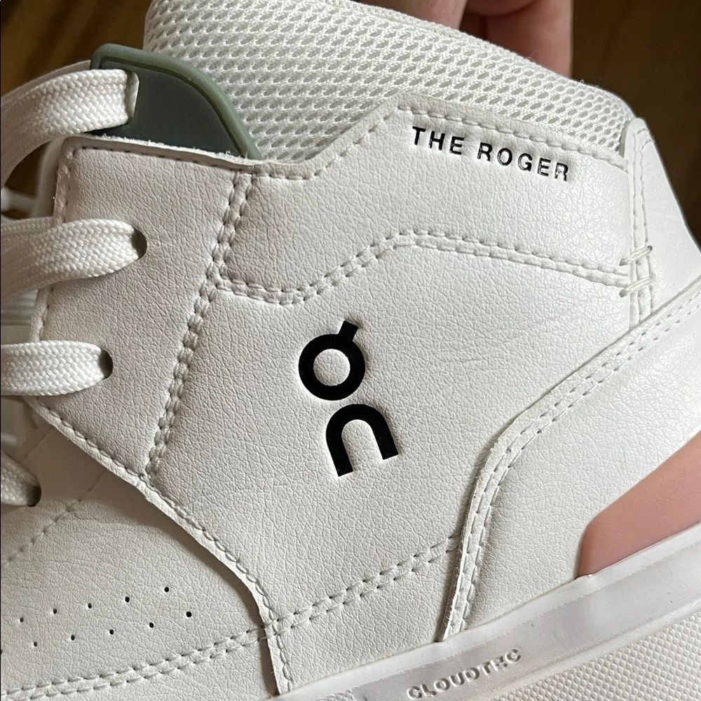 On‎ Cloud The Roger White High-Top Sneakers Women’s 8.5 EUC